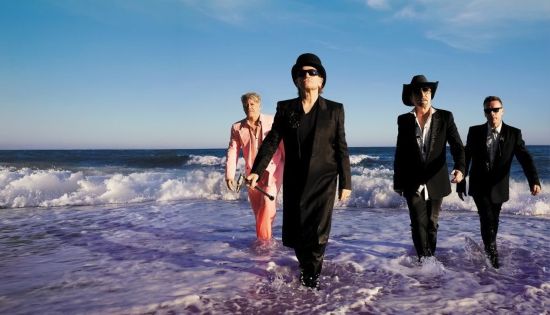 U2'NUN YENİ ALBÜMÜ 'CARNAVAL DE LUZ' 13 KASIM'DA ÇIKIYOR; SILENCIO TEKLİSİNİ DİNLEYİN